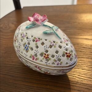 Formalities by Brum Brothers Porcelain Egg shape Potpourri Trinket Dish